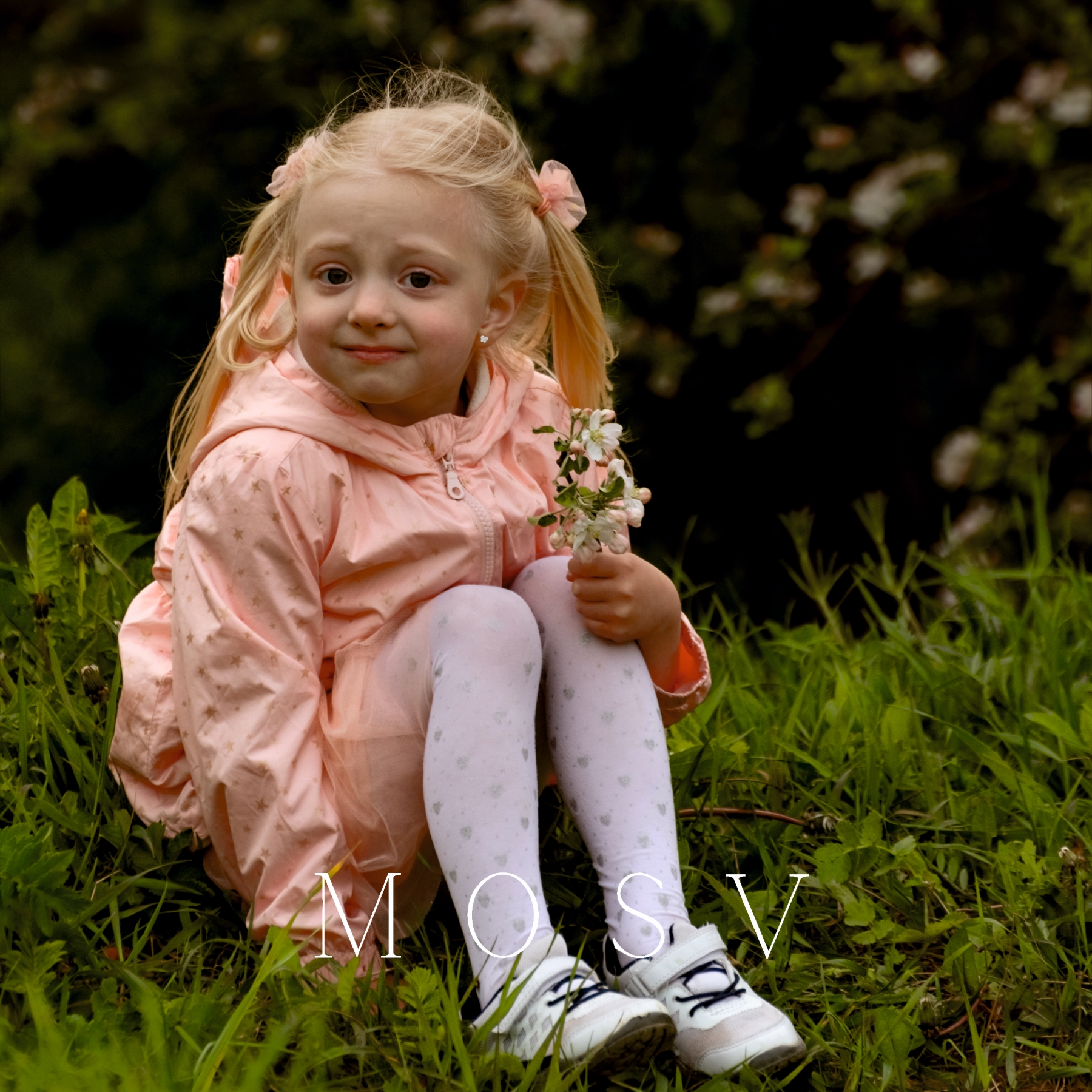 Cercei bebe fluturas aur alb cu pietricele - imagine 2