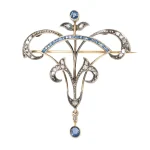 21. Broșă din aur și argint, decorată cu safire și diamante, însoțită de certificat gemologic suplimentar